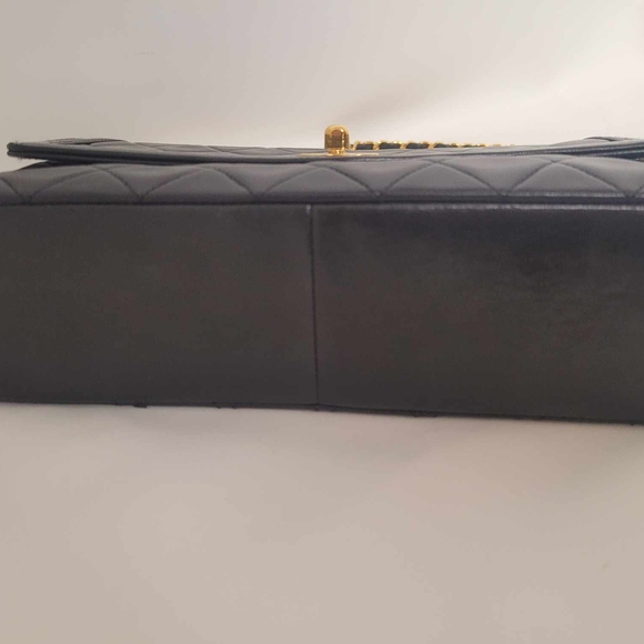 Chanel Black Quilted Leather Shoulder Bag - Picture 10 of 16